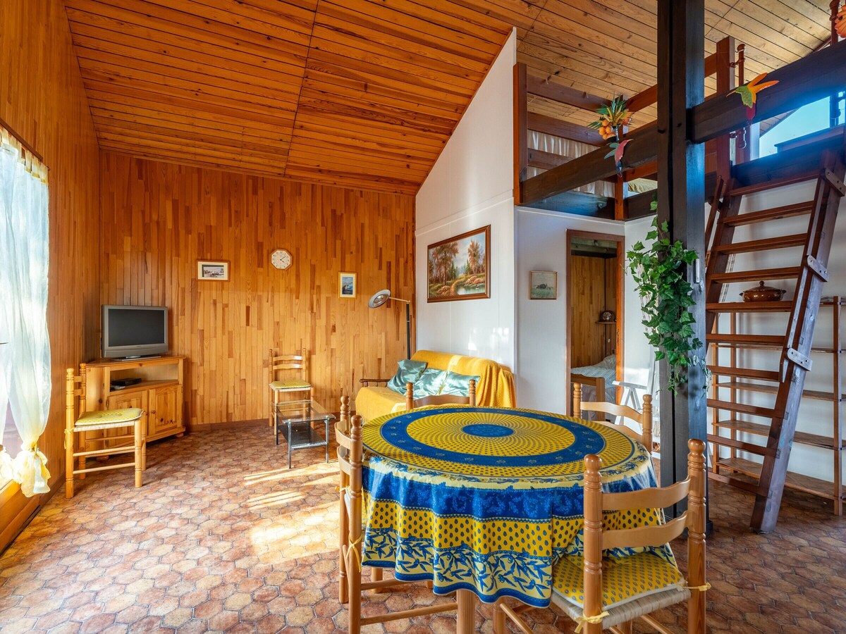 Charming Pine Chalet 2